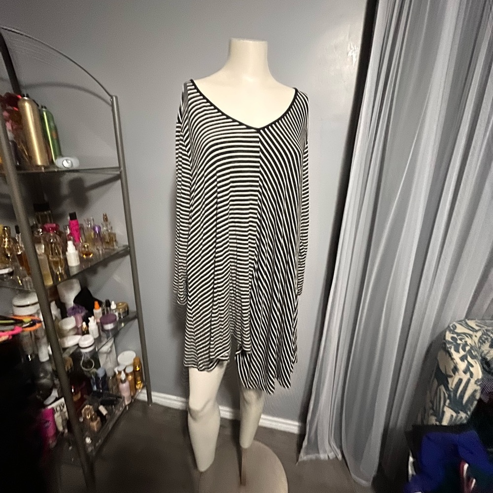 Avenue tunic top in excellent condition